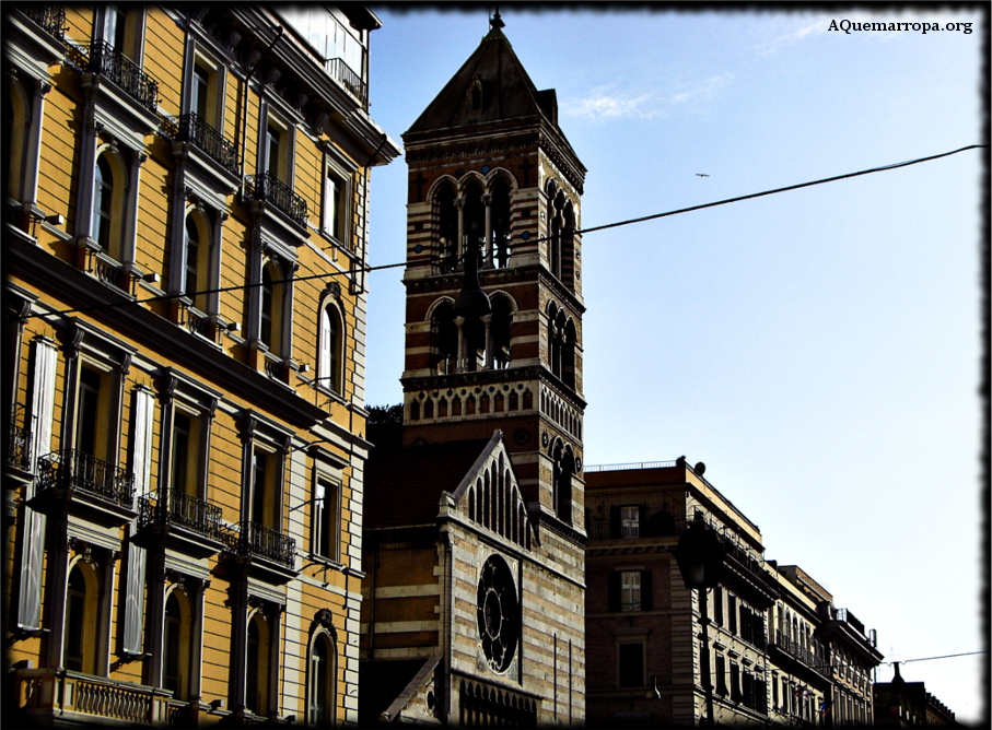 Cerca del Monumento de Victor Manuel II. Roma, Año 2008