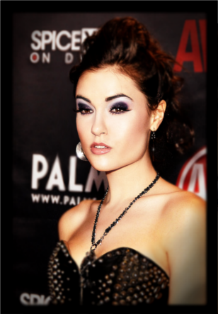 Sasha Grey por Glenn Francis Retoque Fotográfico