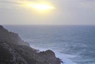 Puesta de Sol un día de niebla. Acantilado de Cabo Prior