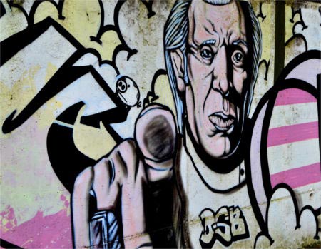 Fotografía de un grafiti en la Carretera de Castilla - Narón