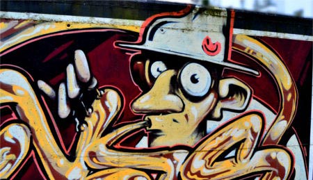 Grafiti de un trompetista en apuros