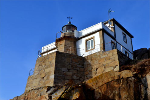 Fotografía de tamaño mediano del frente del faro